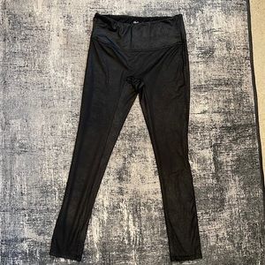 Chelsea DeBoer by Lily and Lottie Spandex Leggings